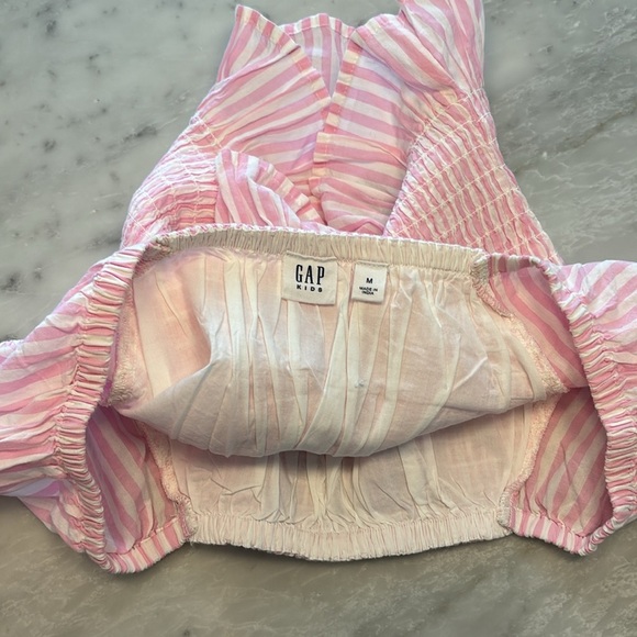 Ruffles Gap shirt - Picture 3 of 3